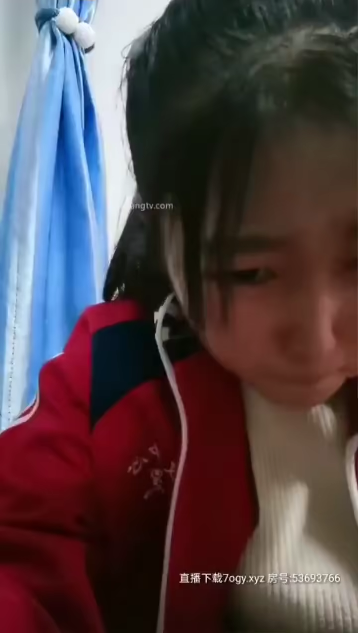 教室上课,遥控跳蛋自慰
不得不说现在的零零后都太会玩了吧,最后下课了,和她的同学对话还当个没事人一样???